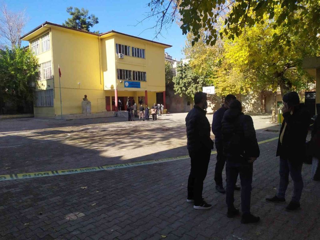 İlkokulda yangın paniği