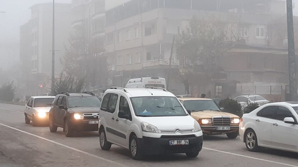 İslahiye’de sis hayatı olumsuz etkiledi