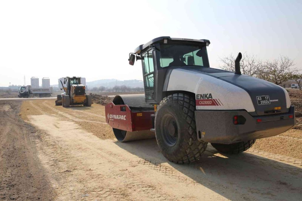 Karaköprüde yol çalışmaları devam ediyor