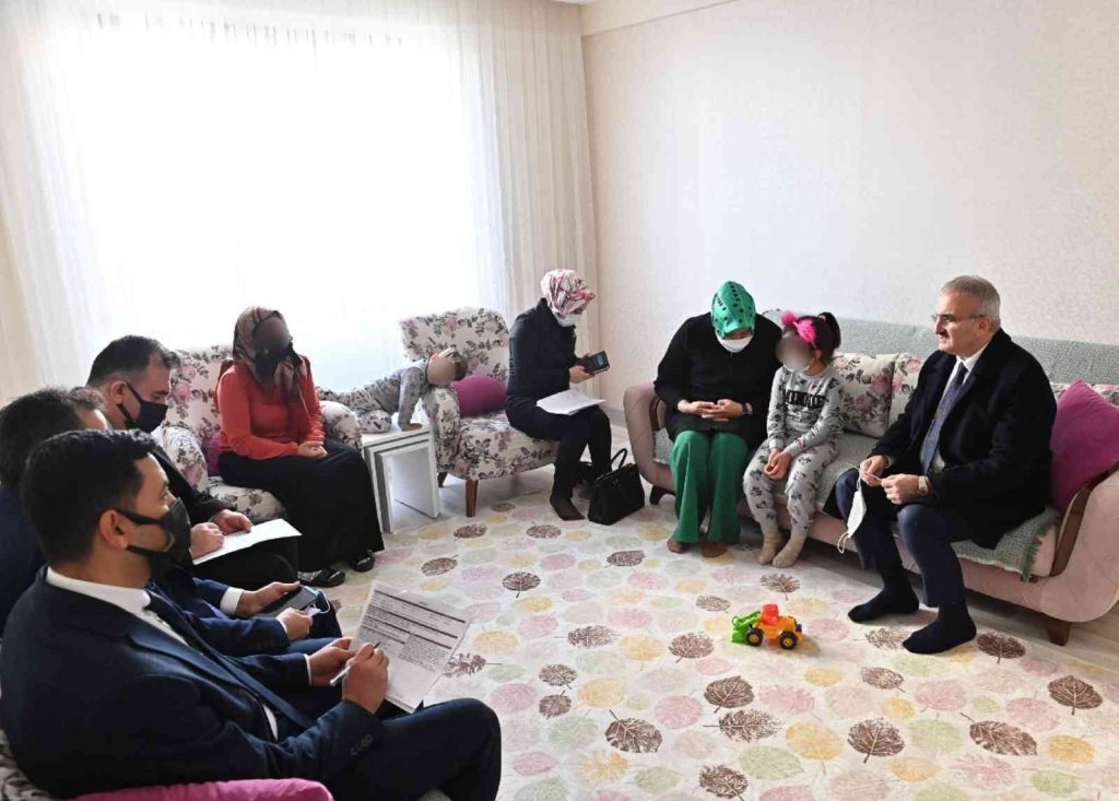 DİYARBAKIR – Karaloğlu ailesi gönülleri sıcak tutmaya devam ediyor
