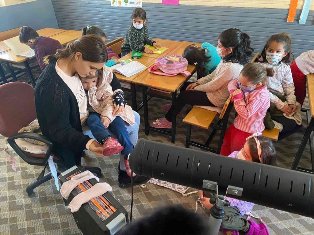 Kardelen öğretmen yürekleri ısıttı