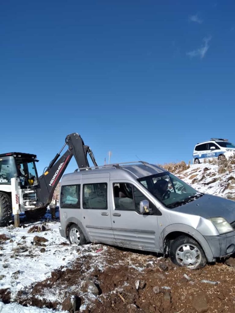 Karlıova’da mahsur kalan ailenin imdadına belediye yetişti