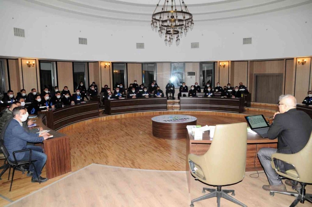 Kayapınar Belediyesinden zabıta personeline eğitim