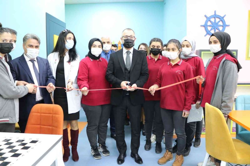 Kayapınar Belediyesinin destekleriyle Z Kütüphanesi açıldı