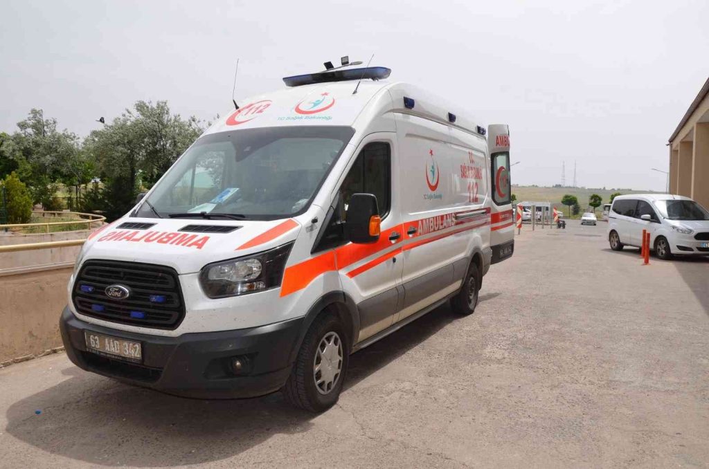 Küçük çocuk silahla oynarken kendini yaraladı