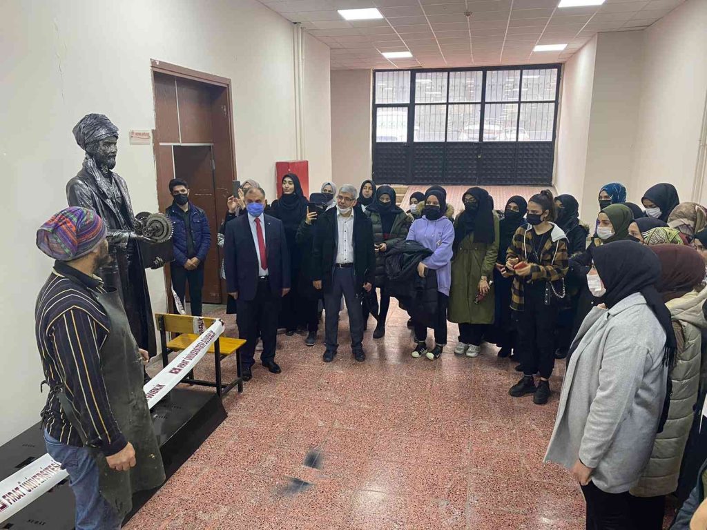 Lise öğrencileri Fırat Üniversitesini gezdi