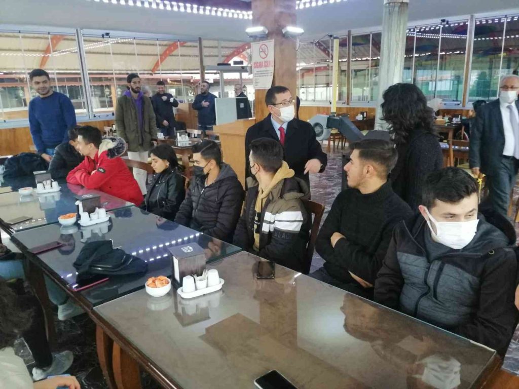 Lise öğrencileri üniversiteyi inceledi