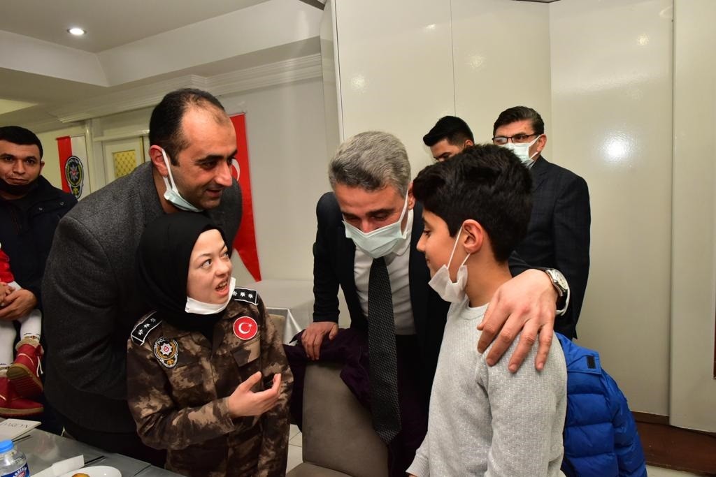 Malatya polisi engellilerin yanında