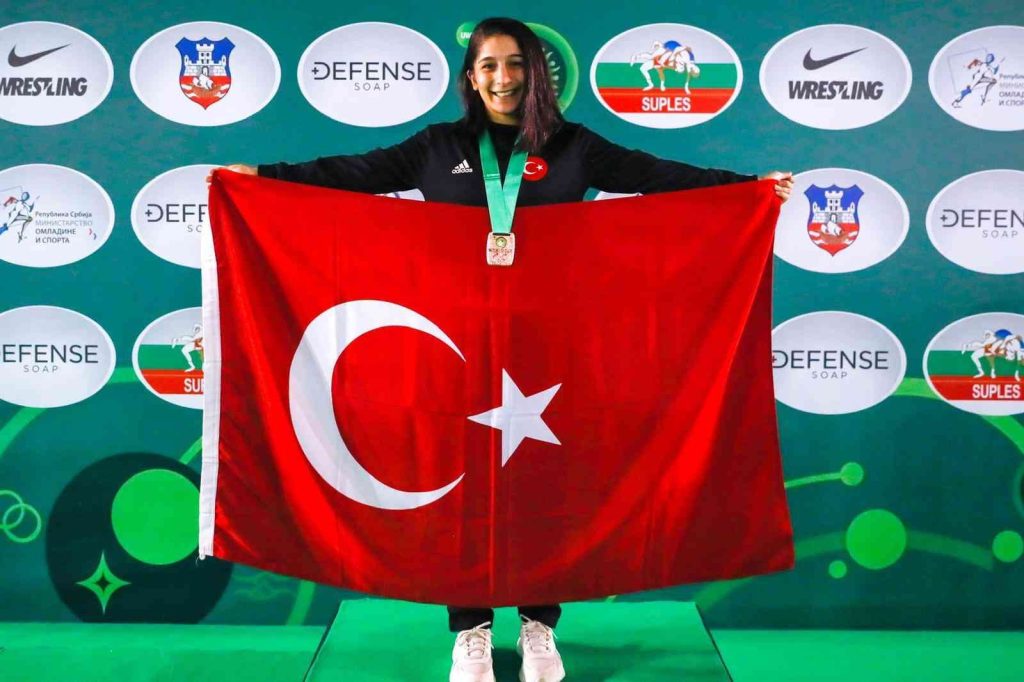 MALATYA – Milli güreşçi Mehlika Öztürk, Malatya İdmanyurdu’na transfer oldu