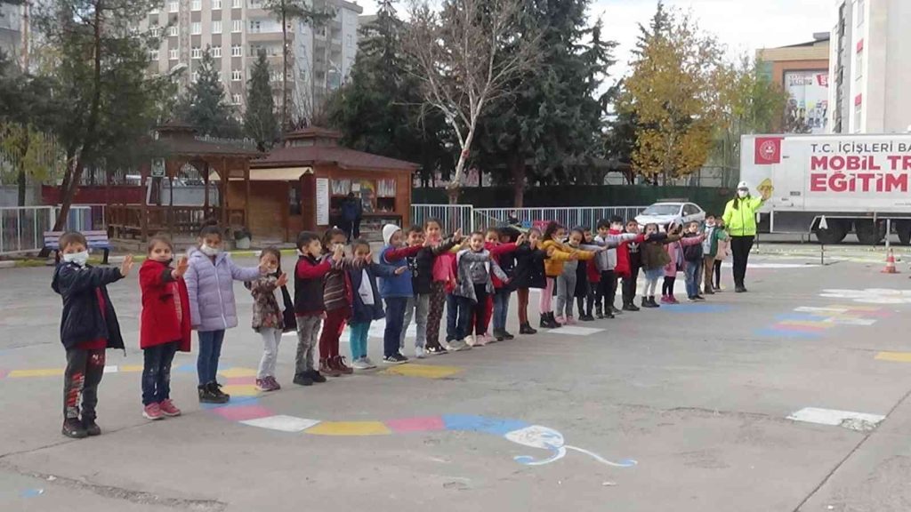 ‘Mobil Trafik Eğitim Tırı’ Diyarbakır’da