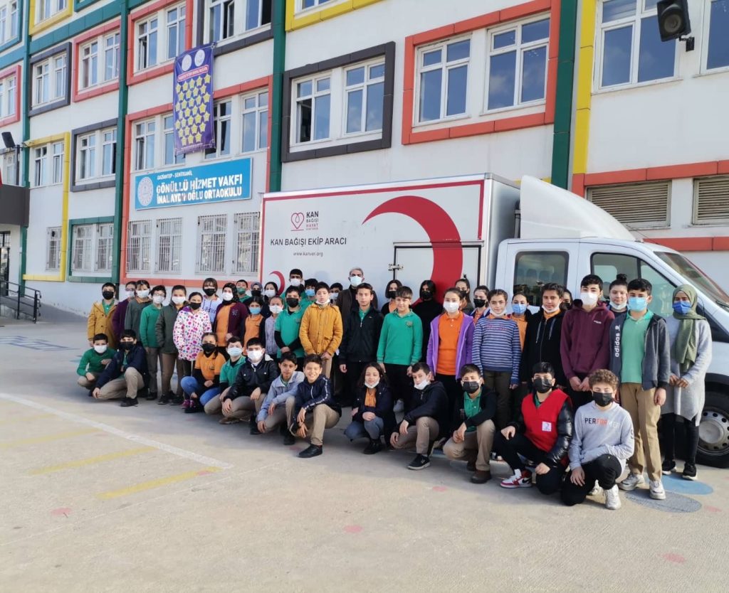 Ortaokul öğrencileri kan bağışına dikkat çekti