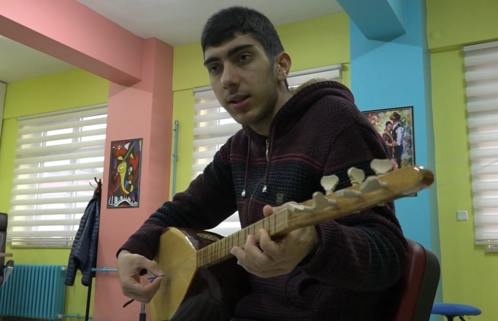 Otizmli Muhammed, yeteneğiyle herkesi şaşırtıyor