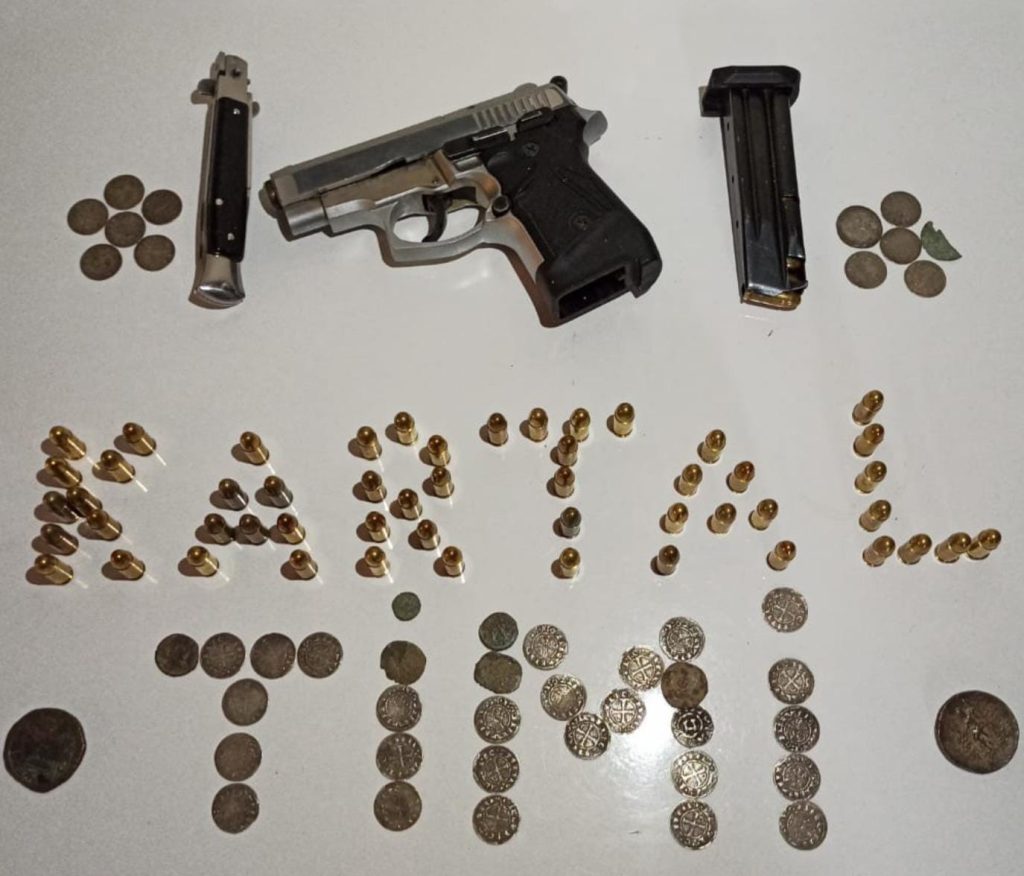 DİYARBAKIR – Otomobilden 46 adet sikke çıktı