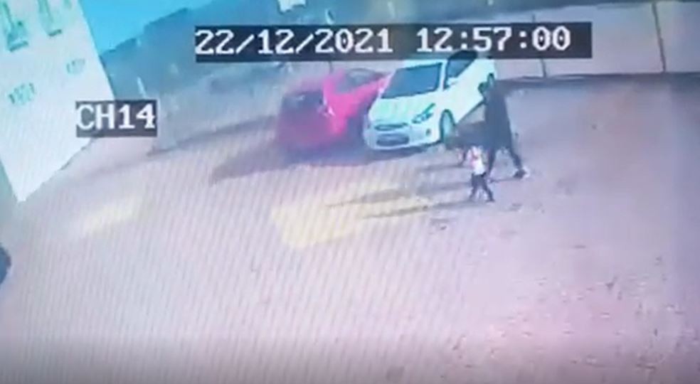 Pitbull cinsi köpeklerin minik Asiye’ye saldırı anı kamerada