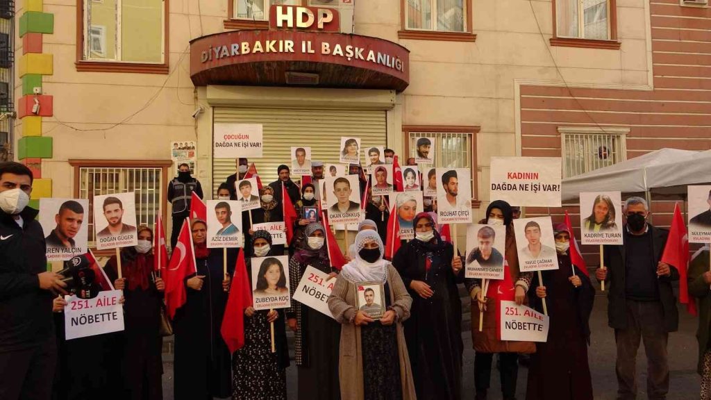 PKK ve HDP karşısında ailelerin direnişi 859’uncu günde, aile sayısı 251 oldu
