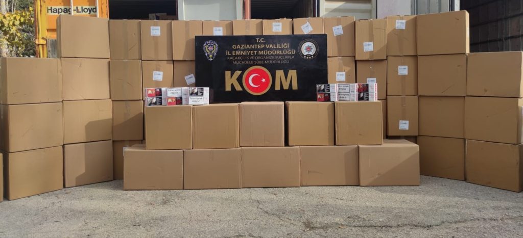 Polisten kargoyla makaron sevkiyatına darbe