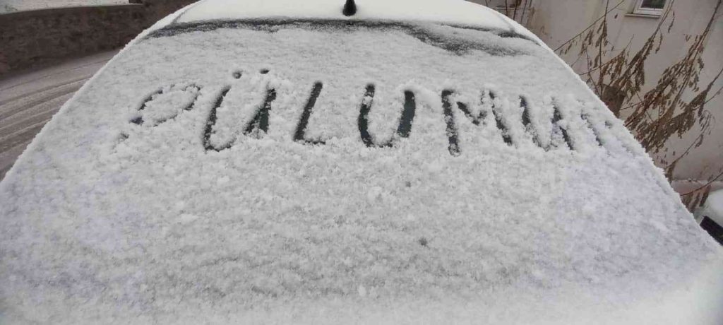 Pülümür’e yılın ilk karı yağdı