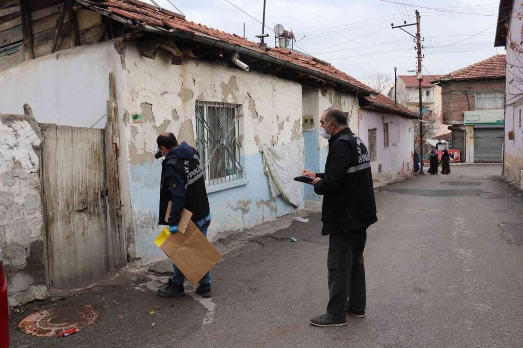 Sahte alkol komaya soktu