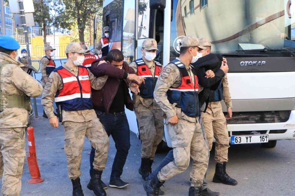 Sahte belgelerle dolandırıcılık yapan 5 Kişiye gözaltı