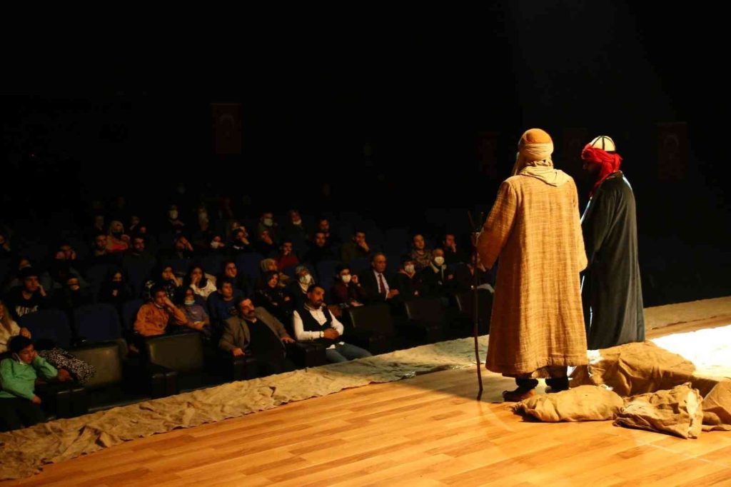 ELAZIĞ – ‘Yunus Emre’ tiyatro oyunu sahne aldı…
