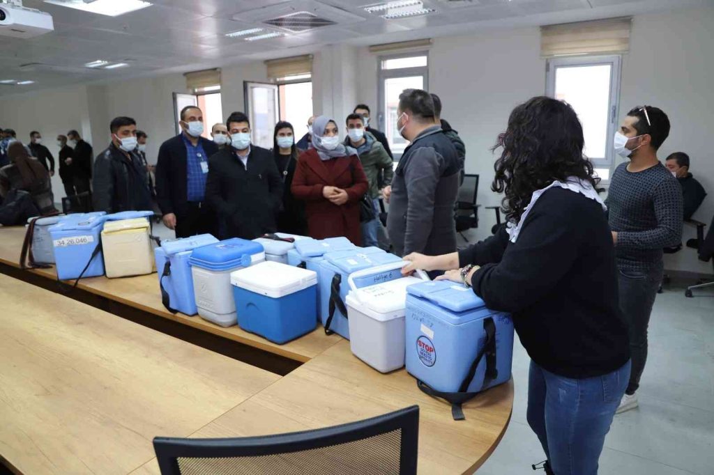 Şanlıurfa’da halk süpürme tekniğiyle aşılanıyor