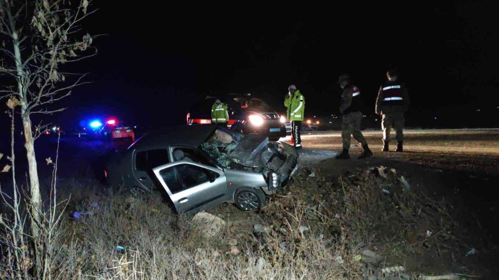 Şanlıurfa’da otomobil ile kamyonet çarpıştı: 12 yaralı