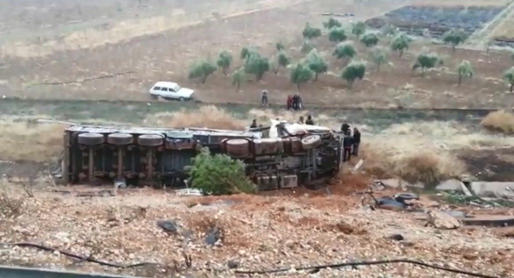 Şanlıurfa’da pikap ile tır çarpışarak şarampole uçtu: 2 yaralı