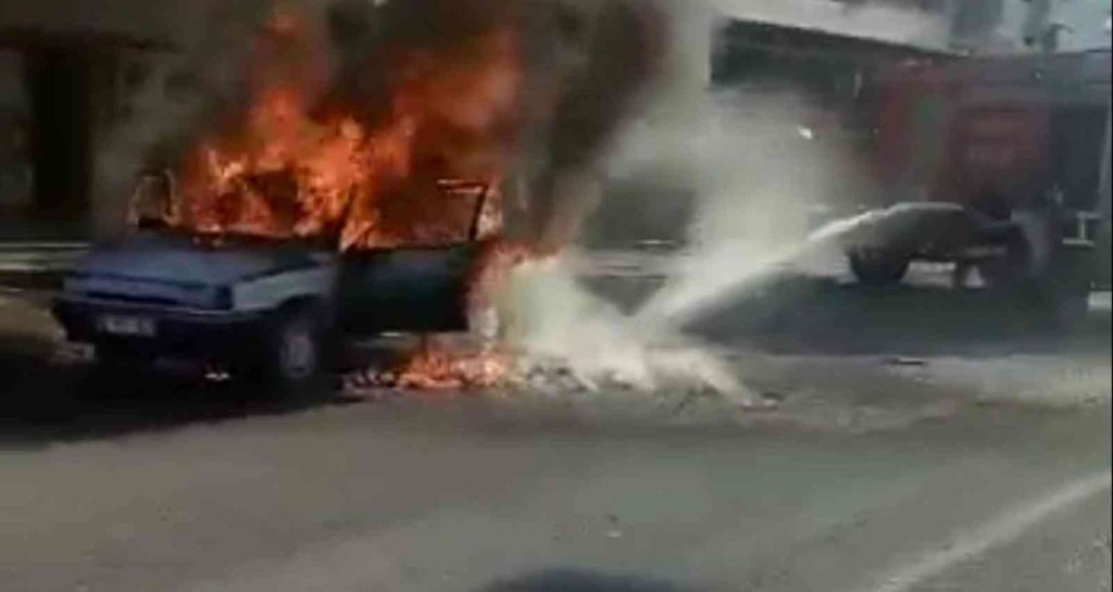 Şanlıurfa’da seyir halindeki otomobil alev topuna döndü