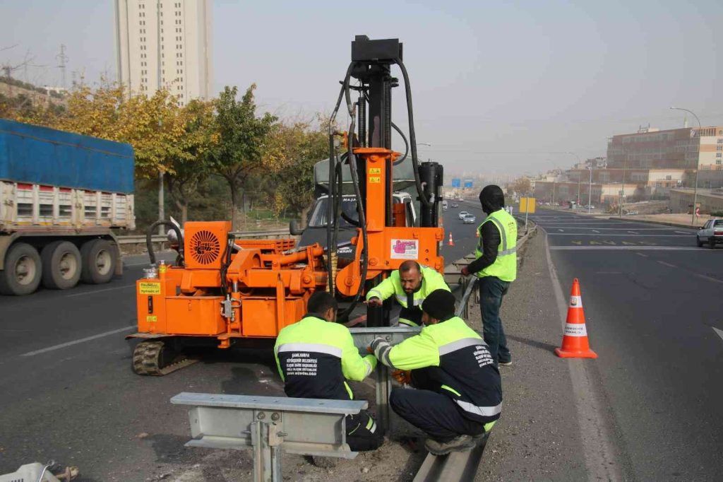 Şanlıurfa’da yollara ikaz lambası