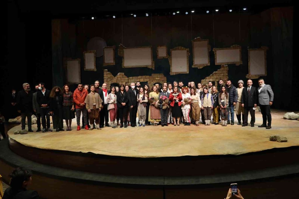 Şehir Tiyatrosunun ilk oyunu “Güvercin Çocuklar” oldu