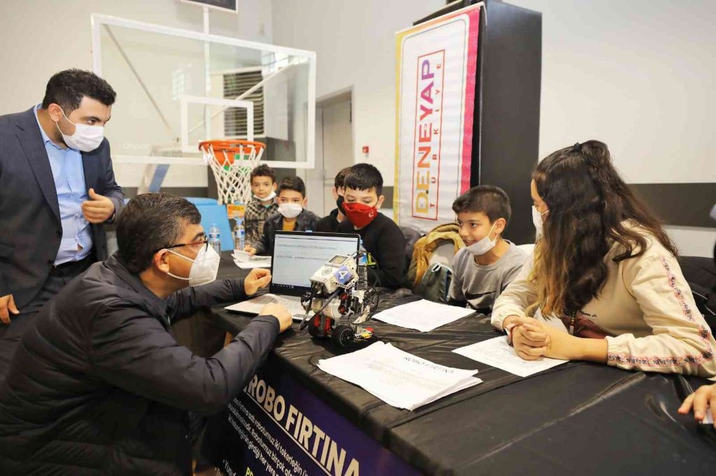 Şehitkamil’deki bilim şenliği umutlandırdı