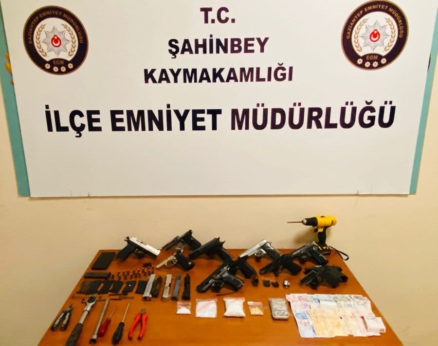 Silah kaçakçılarına operasyon: 25 kişi tutuklandı
