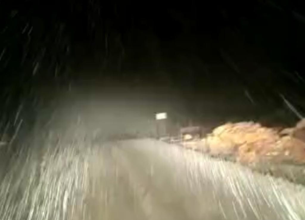 Silvan’da mevsimin ilk karı yağdı