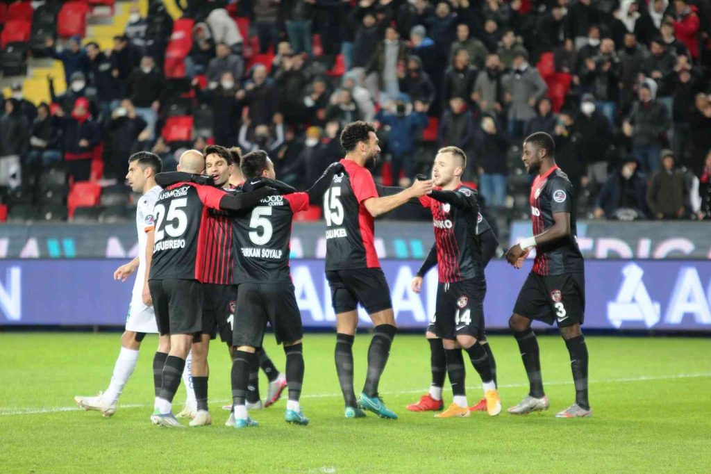 Spor Toto Süper Lig: Gaziantep FK: 2 – A. Alanyaspor: 1 (Maç sonucu)