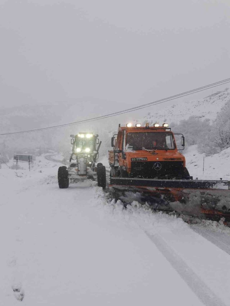 Tunceli-Erzincan yolu tır geçişine kapandı