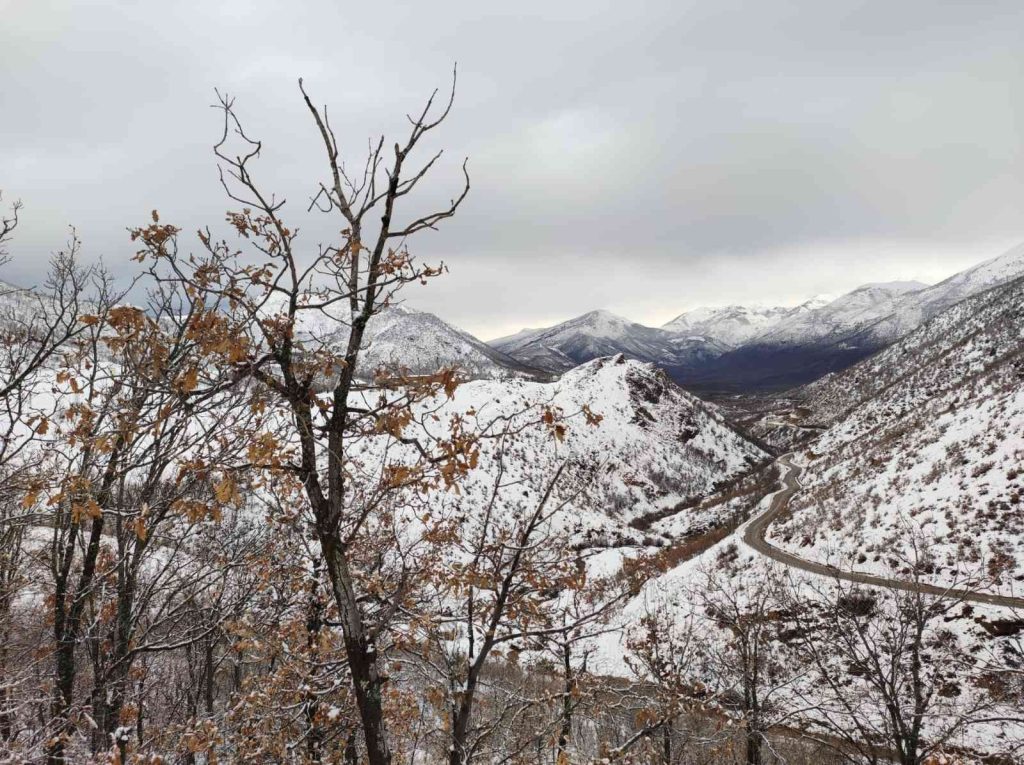 Tunceli’de kapalı bulunan 41 köy yolunun ulaşıma açılma çalışmaları sürüyor
