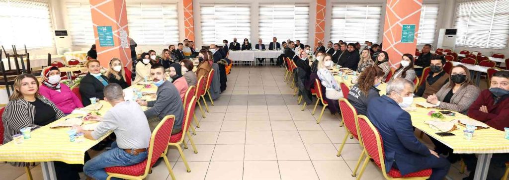 Üniversitede yılın personelleri ödüllerini aldı