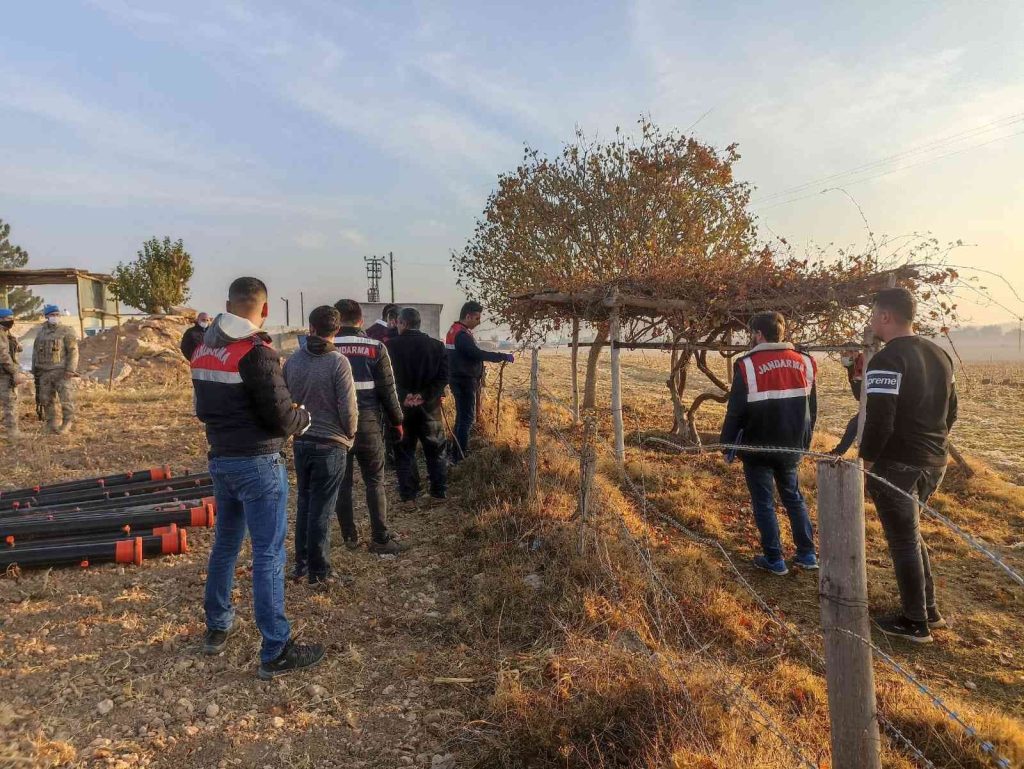 Üzüm ağacının köküne gizlenmiş uyuşturucu bulundu