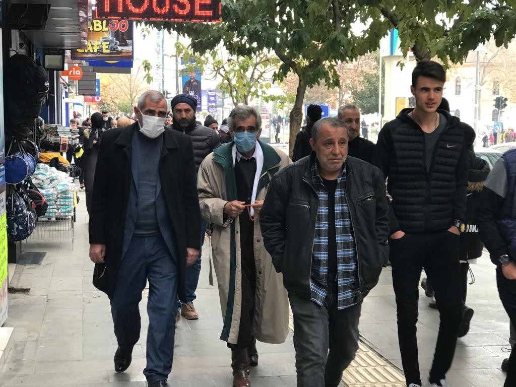 Vakaların düştüğü Elazığ’da vatandaşlardan “kurallara uyalım” çağrısı