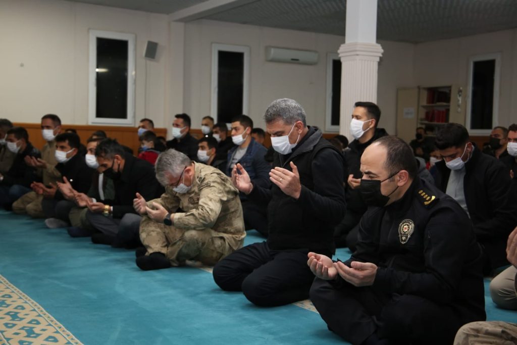 Vali Özkan şehit Mutlu’nun mevlidine katıldı