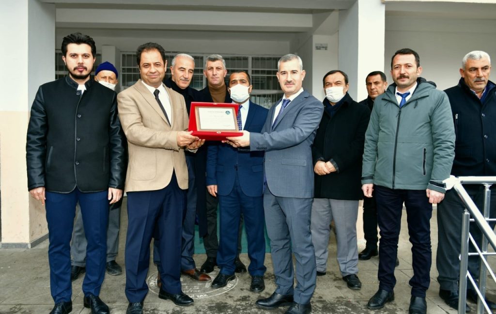 Yeşilyurt’ta iki okul modern bir kimliğe kavuştu