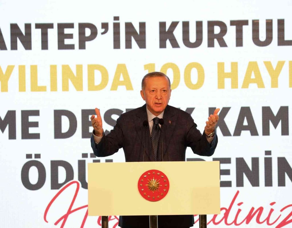 Yüzüncü yılda yüz hayırsever kampanyası ödül töreni gerçekleşti