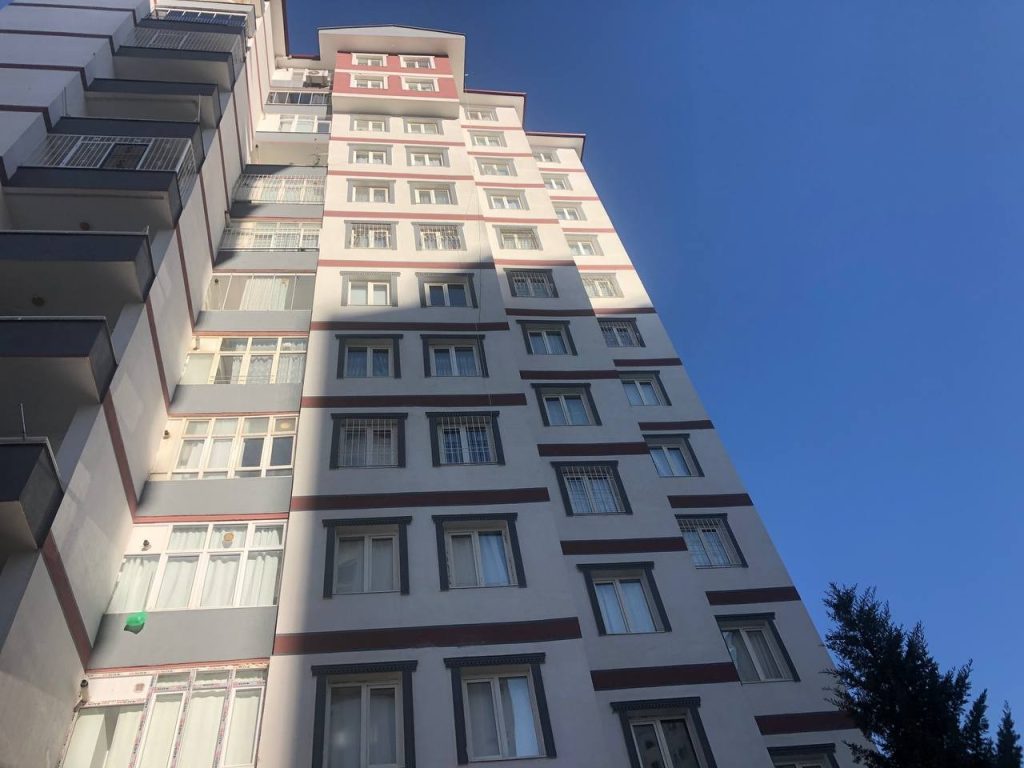 10. kattan düşen 12 yaşındaki çocuk hayatını kaybetti