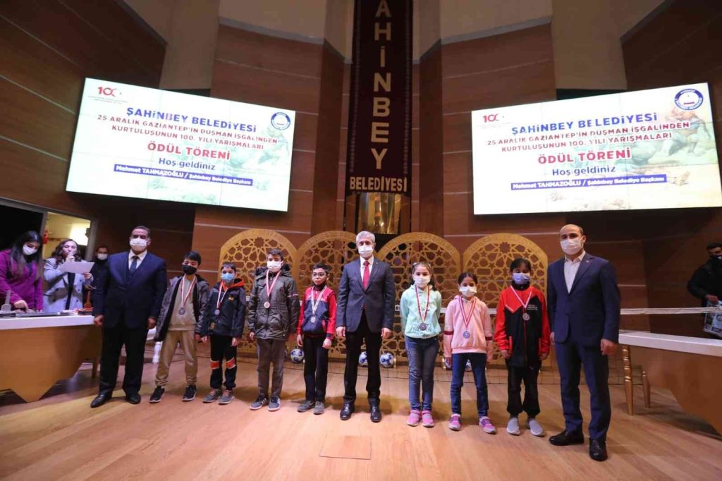 100. yıl yarışmalarında dereceye girenler ödüllendirildi