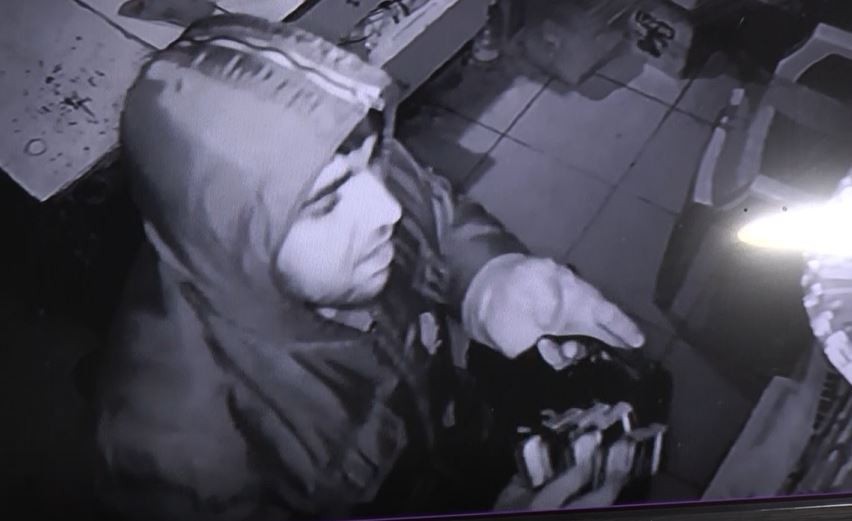 8 dakikada 25 bin liralık sigarayı böyle çaldı