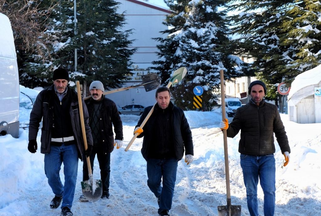 Arapgir’de yoğun kar mesaisi