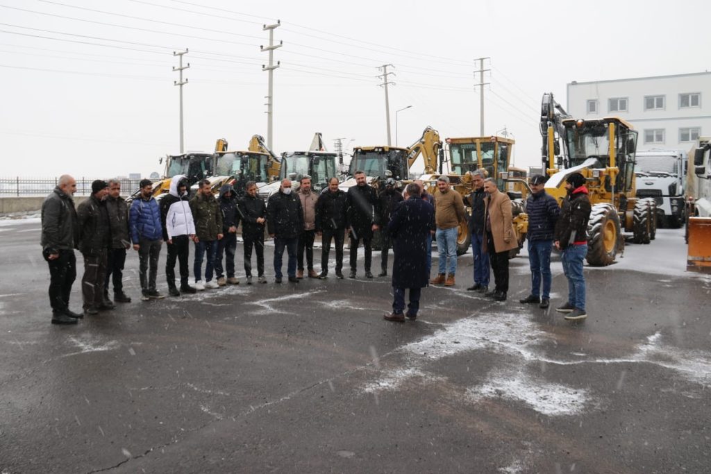 Başkan Beyoğlu’ndan ekiplere ‘bu gece uyumak yok’ talimatı