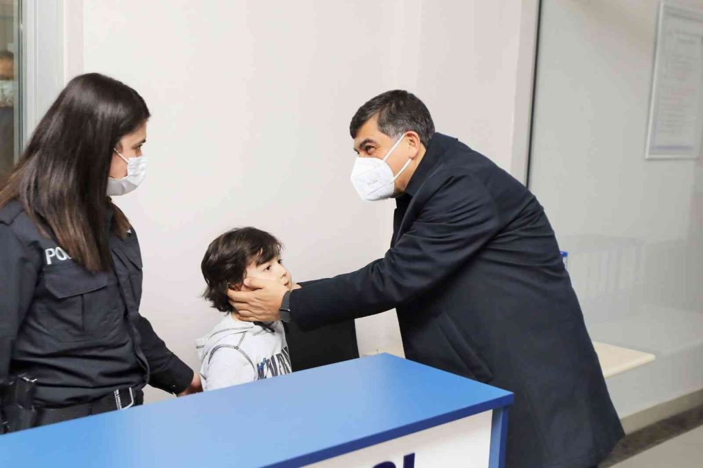 Başkan Fadıloğlu yılbaşında görevi başındaki polis ve askerleri ziyaret etti