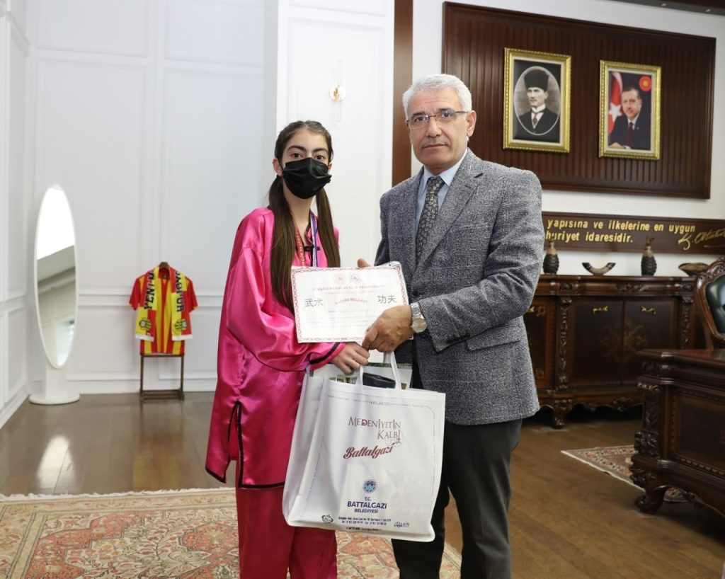Başkan Güder, başarılı sporcuları ağırladı