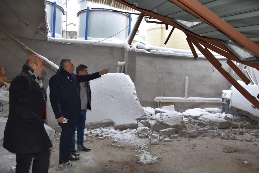 Başkan Sadıkoğlu’ndan, esnafa geçmiş olsun ziyareti